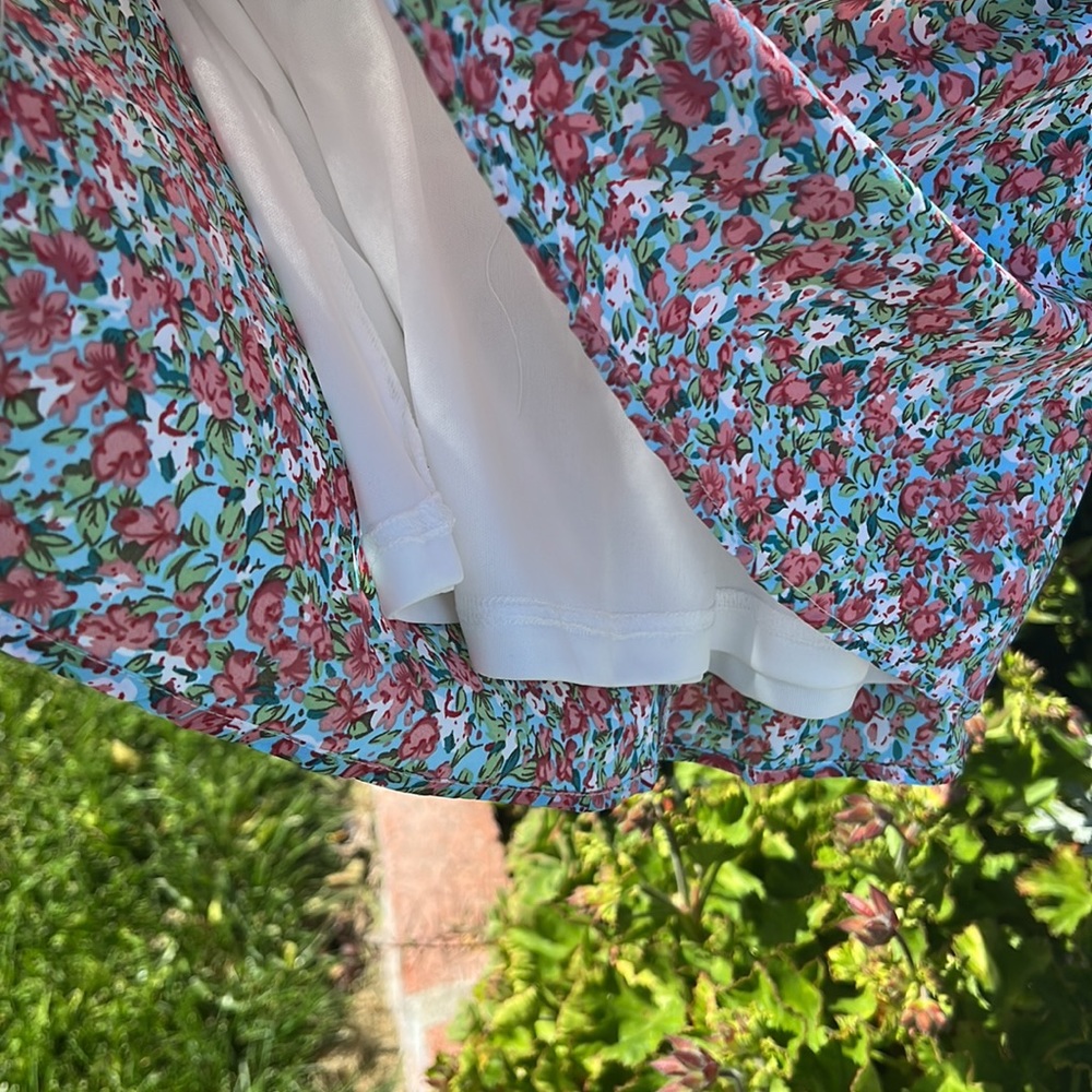 Beautiful spring-Summer blouse - Picture 6 of 7